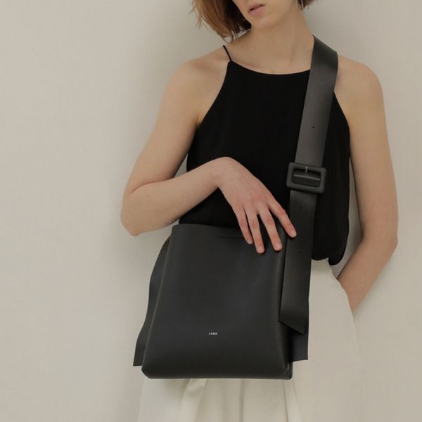 simple pu solid color leather women's messenger bags casual large capacity ladies shoulder crossbody bags for women bag
simple pu solid color leather women's messenger bags casual large capacity ladies shoulder crossbody bags for women bag