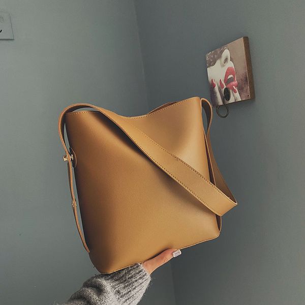 осень и зима 2019 новая slant across the mother bag мода темперамент девушки одного плеча
осень и зима 2019 новая slant across the mother bag мода темперамент девушки одного плеча