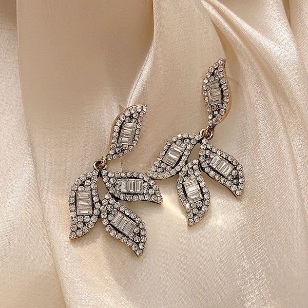fashion crystal zircon leaf long pendant earrings for woman bride wedding statement earrings 2020 party jewelry gift, Silver
fashion crystal zircon leaf long pendant earrings for woman bride wedding statement earrings 2020 party jewelry gift, Silver