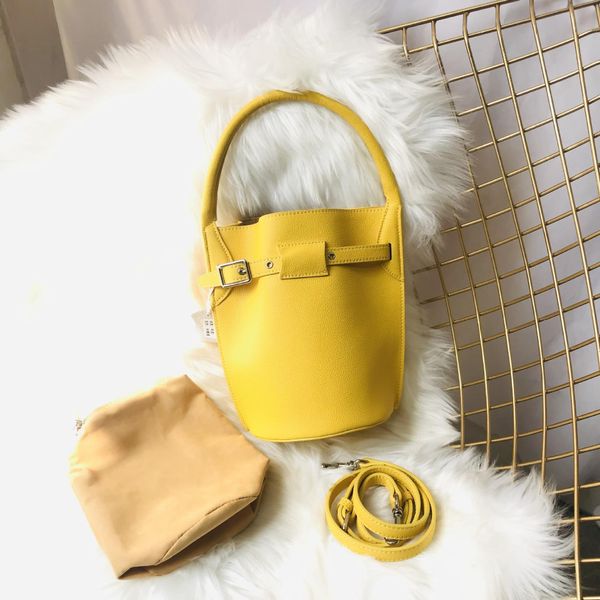 elegant2019 buckle belt concise genuine leather bucket hand palm prints single shoulder span portable woman package
elegant2019 buckle belt concise genuine leather bucket hand palm prints single shoulder span portable woman package