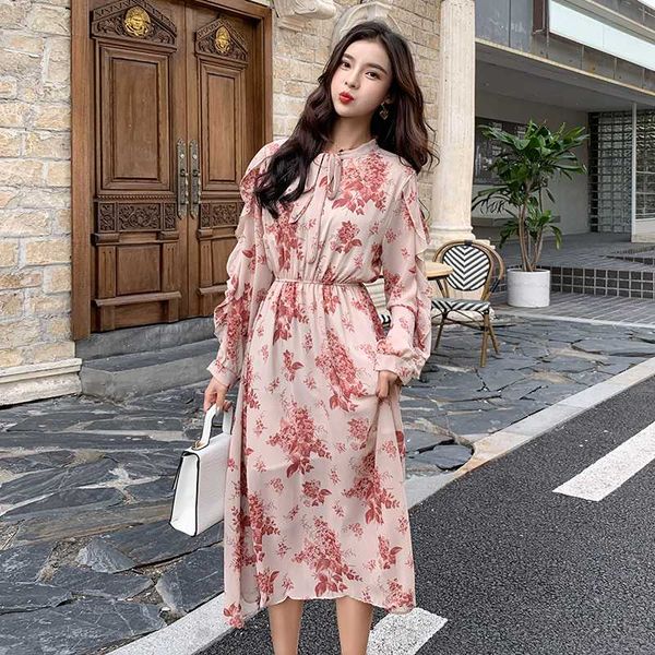 elegant long sleeve ruffles female chiffon dress floral print a-line women dress elastic waist midi vestidos femme 2020 v542, Black;gray
elegant long sleeve ruffles female chiffon dress floral print a-line women dress elastic waist midi vestidos femme 2020 v542, Black;gray