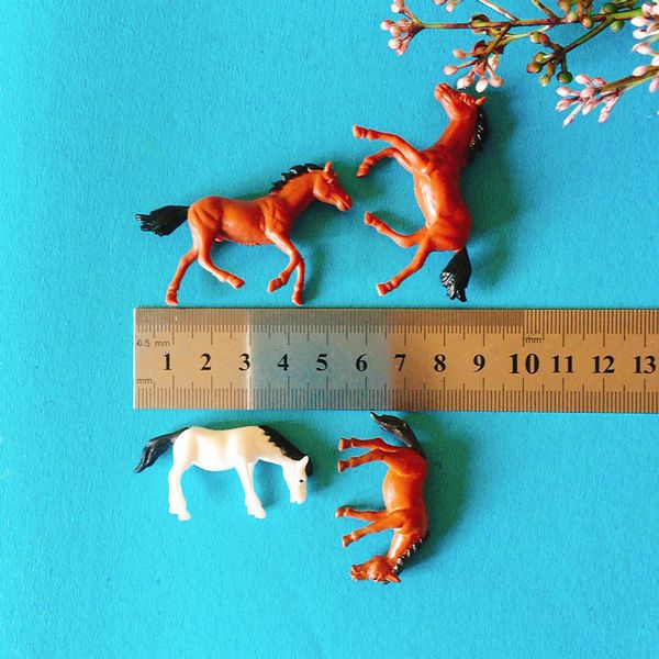 sale~white and brown horses/doll house//miniatures/lovely cute/fairy garden gnome/moss terrarium decor/crafts/bonsai/diysupplies
sale~white and brown horses/doll house//miniatures/lovely cute/fairy garden gnome/moss terrarium decor/crafts/bonsai/diysupplies