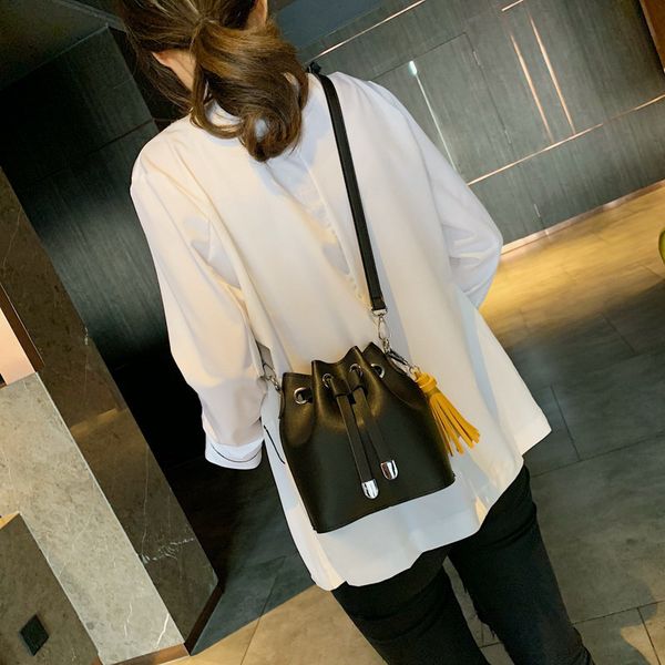 2019 bucket bagsfor women drawstring shoulder crossbody bag female large capacity messenger casual shopping bag
2019 bucket bagsfor women drawstring shoulder crossbody bag female large capacity messenger casual shopping bag