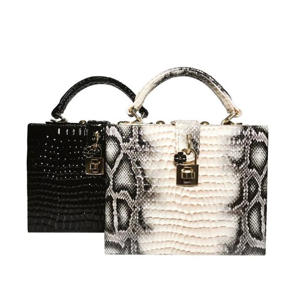 women shoulder bag totes bling small evening bag party purse wedding chain lady glittering wallet tote for female party gift
women shoulder bag totes bling small evening bag party purse wedding chain lady glittering wallet tote for female party gift