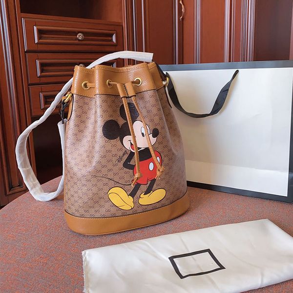 2020 new brand handbags cartoon printing bucket bag ladies barrel-shaped bag shoulder crossbody bags 26cm high capacity
2020 new brand handbags cartoon printing bucket bag ladies barrel-shaped bag shoulder crossbody bags 26cm high capacity