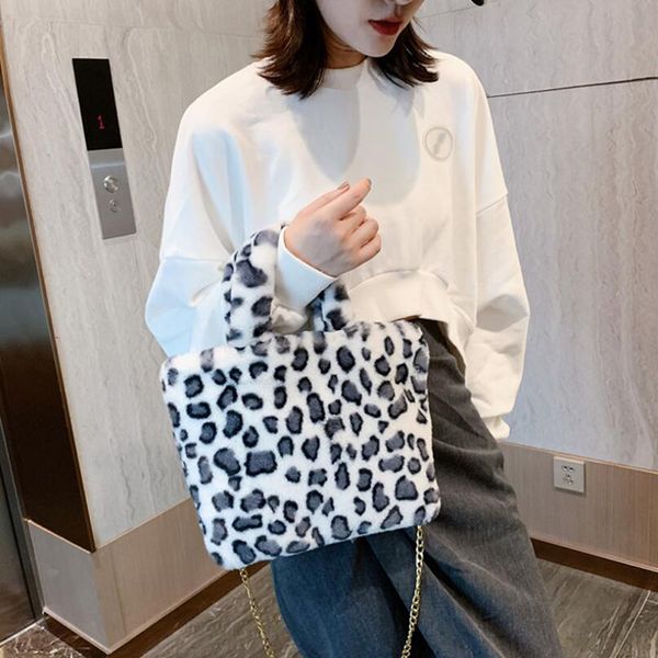 leopard pattern dot shoulder bag winter new fashion woman warm furry bag plush handbags new fashion chain shoulder bags 2020 
leopard pattern dot shoulder bag winter new fashion woman warm furry bag plush handbags new fashion chain shoulder bags 2020