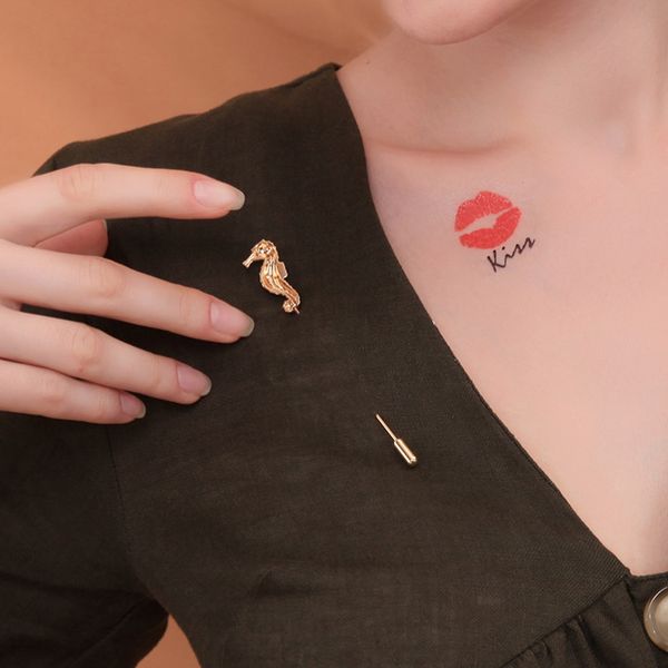 2019 fashion simple cute hippocampus temperament european and american fashion personality dress brooch cross border accessories, Gray
2019 fashion simple cute hippocampus temperament european and american fashion personality dress brooch cross border accessories, Gray