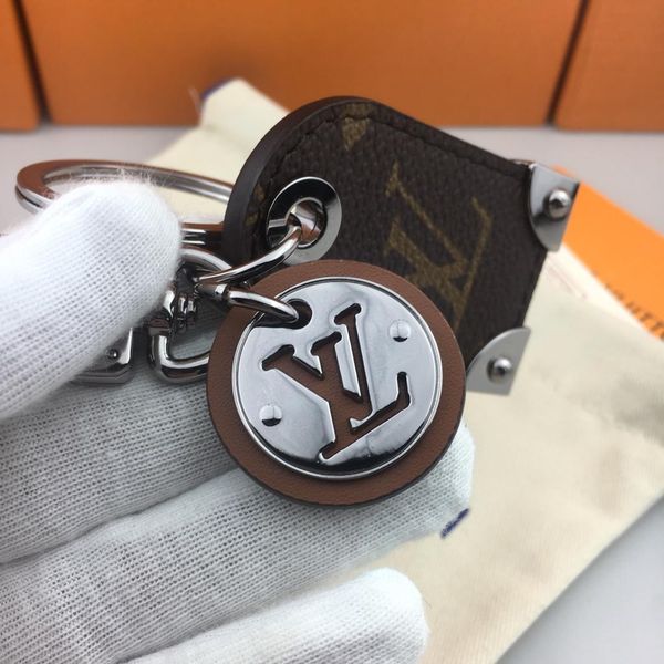 louis vuitton keychain дизайнерский брелок, изысканный кулон имеет стиль, который интерпретирует классическую элегантность и стиль с коробко, Silver
louis vuitton keychain дизайнерский брелок, изысканный кулон имеет стиль, который интерпретирует классическую элегантность и стиль с коробко, Silver