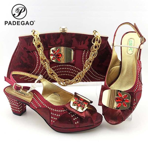 comfortable heels nigerian women shoes and bag set in red color italian lady shoes and bag with shinning crystal for party, Black
comfortable heels nigerian women shoes and bag set in red color italian lady shoes and bag with shinning crystal for party, Black