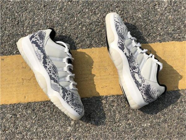 2020 11 low se snakeskin white grey men basketball shoes real carbon fiber cd6846 -002 light bone sports shoes sneakers 7 -13
2020 11 low se snakeskin white grey men basketball shoes real carbon fiber cd6846 -002 light bone sports shoes sneakers 7 -13