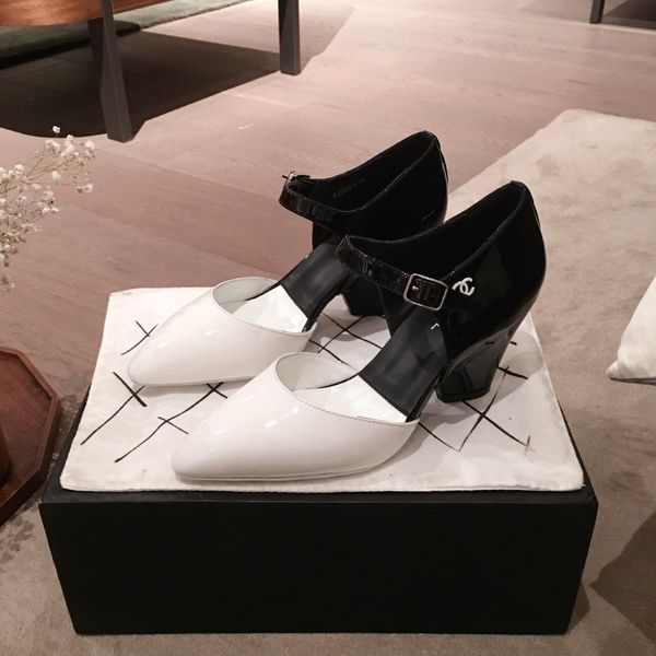 2020 luxury women's shoes fashion designer shoes pointed stiletto high heels sandals slippers black red white pumps ing
2020 luxury women's shoes fashion designer shoes pointed stiletto high heels sandals slippers black red white pumps ing