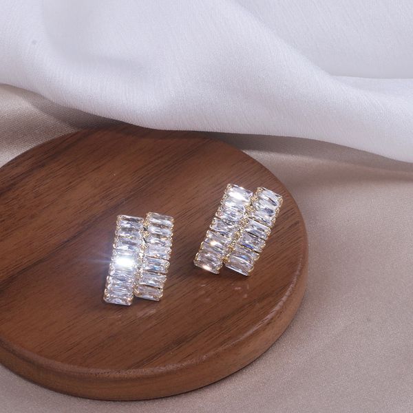 new fashion luxury cubic zirconia jewelry gold color sparkling big geometry zircon crystal stud earrings for women wedding gift, Golden;silver
new fashion luxury cubic zirconia jewelry gold color sparkling big geometry zircon crystal stud earrings for women wedding gift, Golden;silver