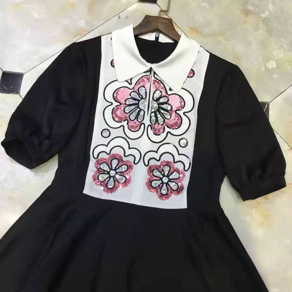 весна и лето 2020 новая прогулка показать сладкий ребенок воротник талии юбка с коротким рукавом черный тяжелой промышленности пришивания пл, Black 
весна и лето 2020 новая прогулка показать сладкий ребенок воротник талии юбка с коротким рукавом черный тяжелой промышленности пришивания пл, Black