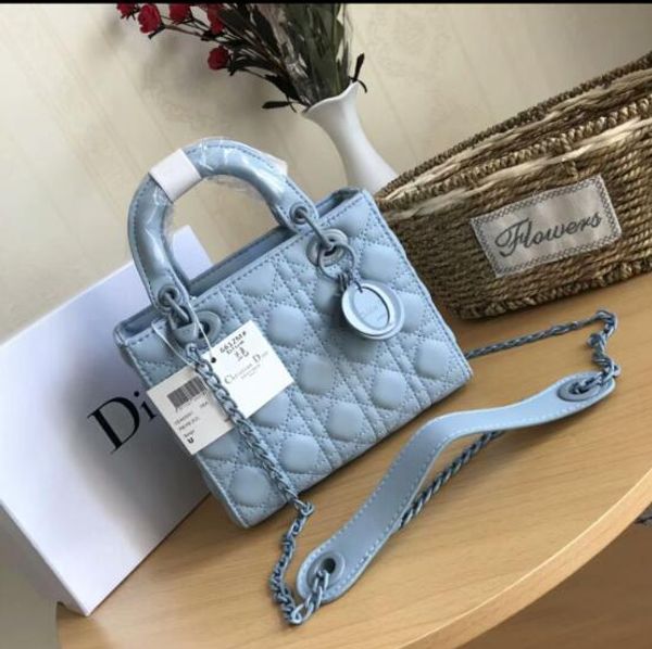Bag female 2019 new women's shoulder bag fashion small fragrance diagonal female bag Korean version of the patent leather chain small 01
Bag female 2019 new women's shoulder bag fashion small fragrance diagonal female bag Korean version of the patent leather chain small 01