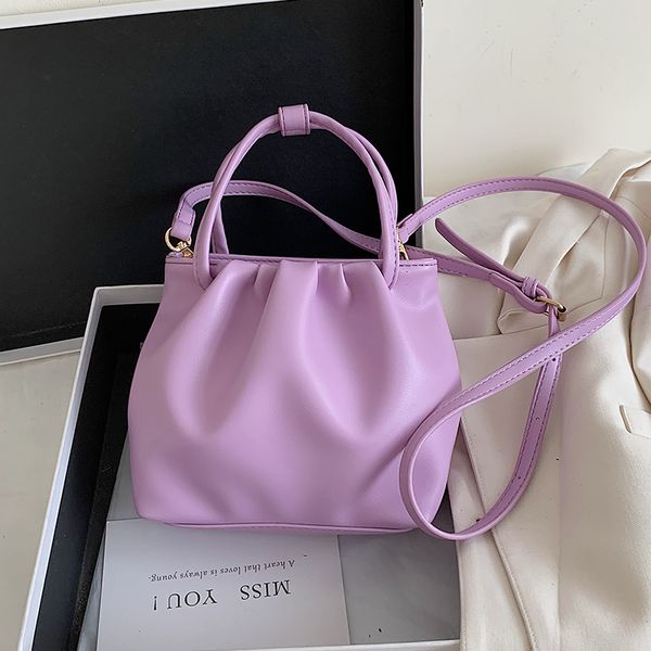 new original design fashion bucket bag & elegant messenger bag shoulder width 18cm height 18cm thickness 7cm
new original design fashion bucket bag & elegant messenger bag shoulder width 18cm height 18cm thickness 7cm