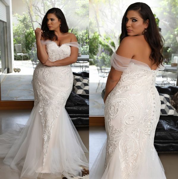 amazing plus size lace mermaid wedding dresses off the shoulder neck bridal gowns covered buttons back sweep train tulle robes de mariée, White
amazing plus size lace mermaid wedding dresses off the shoulder neck bridal gowns covered buttons back sweep train tulle robes de mariée, White