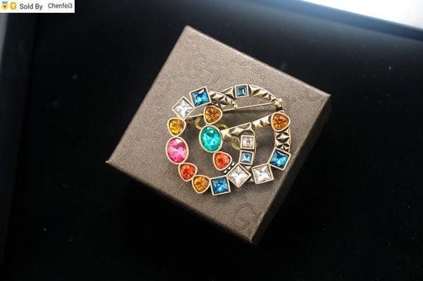 chenfei3 i885 лучшие качества знаменитости letter pearl бриллиантовая брошь украшения мода письмо bee лук брошь ювелирные изделия с коробкой, Gray
chenfei3 i885 лучшие качества знаменитости letter pearl бриллиантовая брошь украшения мода письмо bee лук брошь ювелирные изделия с коробкой, Gray