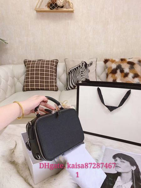 new brand fashionable ladies handbag wholesale new product shoulder messenger bag with gift box packaging
new brand fashionable ladies handbag wholesale new product shoulder messenger bag with gift box packaging