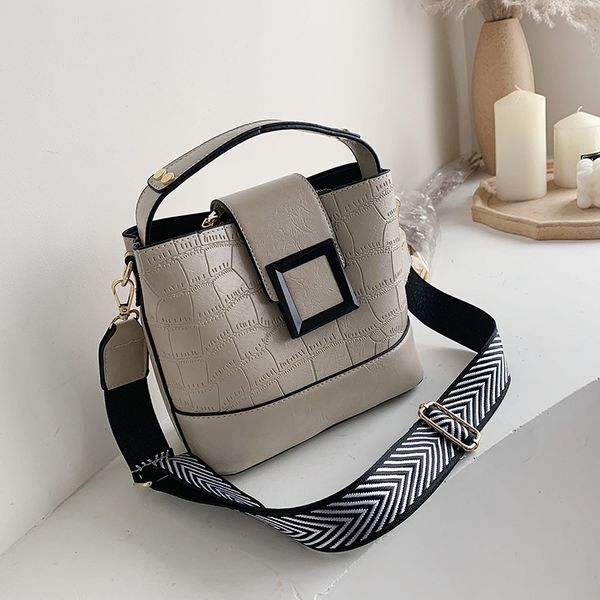 totes bags women large capacity handbags women pu shoulder messenger bag female retro daily totes lady elegant handbags
totes bags women large capacity handbags women pu shoulder messenger bag female retro daily totes lady elegant handbags