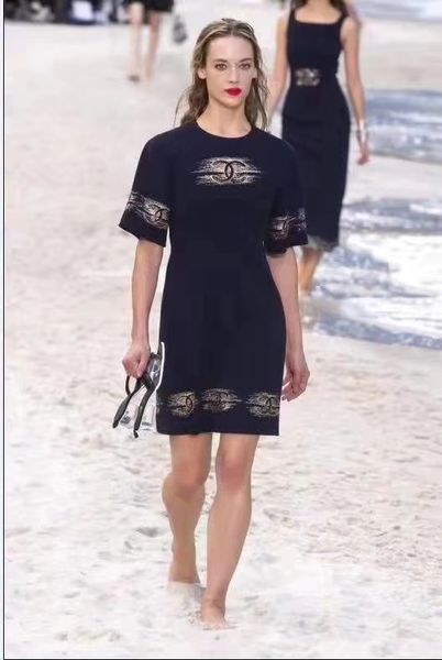 Milan runway dre e 2019 pring ummer black crew neck hort leeve panelled print de igner dre brand ame tyle dre 1246
Milan runway dre e 2019 pring ummer black crew neck hort leeve panelled print de igner dre brand ame tyle dre 1246
