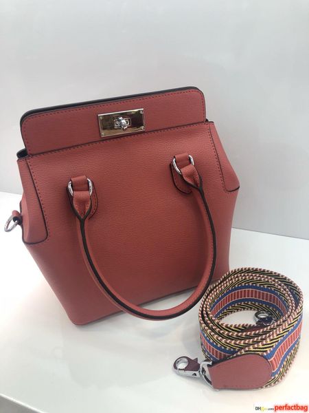 new arrival brand women totes soft genuine leather tool box shoulder bags with lock key lady handbag real ps
new arrival brand women totes soft genuine leather tool box shoulder bags with lock key lady handbag real ps