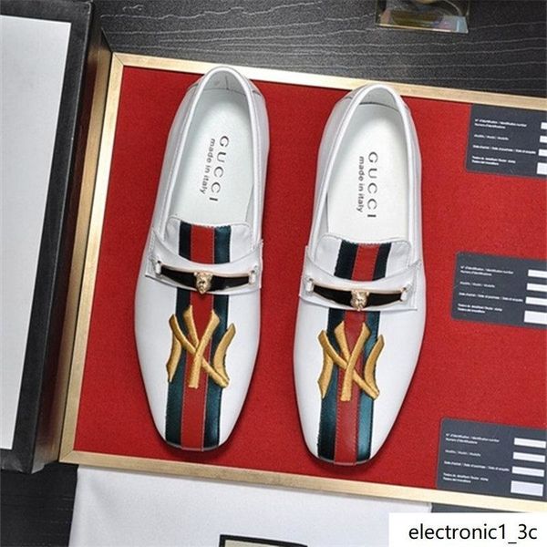 18ss new cowhide balck bottoms business shoes luxury party wedding shoes genuine leather spikes lace-up designs shoes
18ss new cowhide balck bottoms business shoes luxury party wedding shoes genuine leather spikes lace-up designs shoes