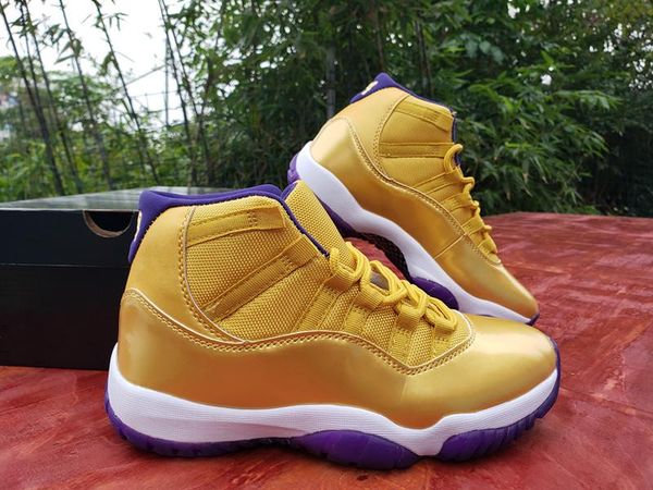 new arrival 11 11s high mens basketball shoes number 24 white purple gold 11s sports shoes size 40-47
new arrival 11 11s high mens basketball shoes number 24 white purple gold 11s sports shoes size 40-47