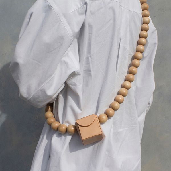fashion big wooden beaded shoulder bag women new personality shoulder strap handbag mini box messenger bag black coin purse girl
fashion big wooden beaded shoulder bag women new personality shoulder strap handbag mini box messenger bag black coin purse girl