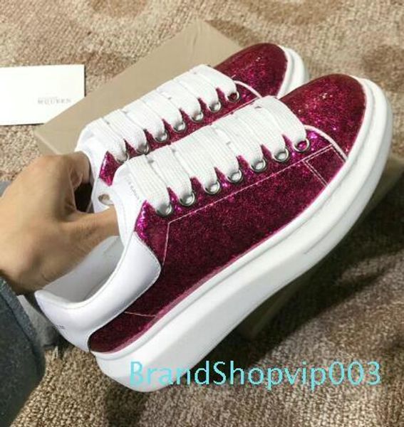 2018 white black lovers leather flats designer bee sneaker men women classic lovers nail casual shoes embroidered sneakers
2018 white black lovers leather flats designer bee sneaker men women classic lovers nail casual shoes embroidered sneakers