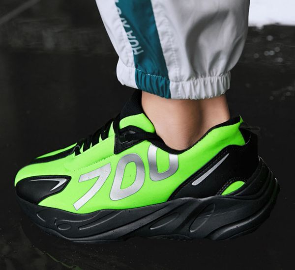 new arrival high-quality classic kanye west retro wave runner 700 causal shoes mens white black athletic sneakers shoes size 39-45
new arrival high-quality classic kanye west retro wave runner 700 causal shoes mens white black athletic sneakers shoes size 39-45