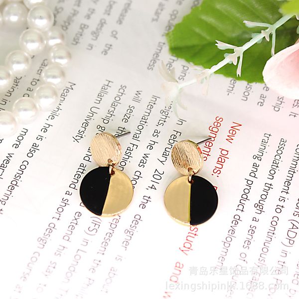 retro fashion ins elegant black and white with pattern earrings south korea cool bai da xiao earrings delicacy fashion hong kong, Silver
retro fashion ins elegant black and white with pattern earrings south korea cool bai da xiao earrings delicacy fashion hong kong, Silver