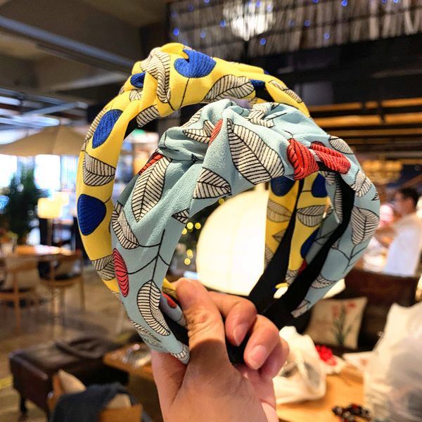 new fresh headband female middle knot hair jam hair headband simple web celebrity holiday
new fresh headband female middle knot hair jam hair headband simple web celebrity holiday