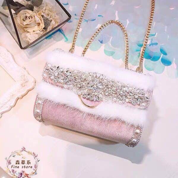 small bag 2018 new chaohan baita inclined straddle single shoulder chain bag with sweet character and drilled pearl
small bag 2018 new chaohan baita inclined straddle single shoulder chain bag with sweet character and drilled pearl