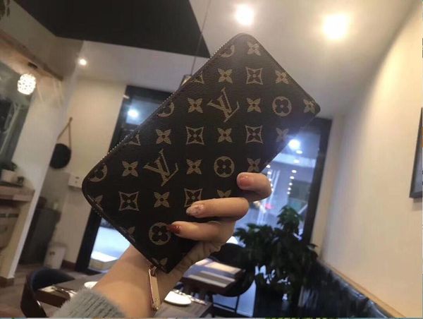 new women's long wallet korean version of the zipper wallet small fresh leather wallet multi-function hand bag21*11cm
new women's long wallet korean version of the zipper wallet small fresh leather wallet multi-function hand bag21*11cm