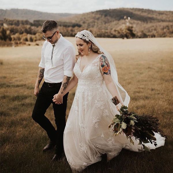 plus size wedding dresses appliques v-neck sleeveless floor length a-line elegant lace bridal gowns vestido de novia, White
plus size wedding dresses appliques v-neck sleeveless floor length a-line elegant lace bridal gowns vestido de novia, White
