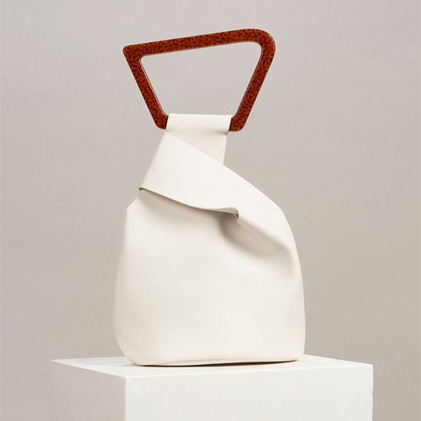 luxurious women's bag 2020 new leather bucket bag fashion simplicity design acrylic women handbag
luxurious women's bag 2020 new leather bucket bag fashion simplicity design acrylic women handbag