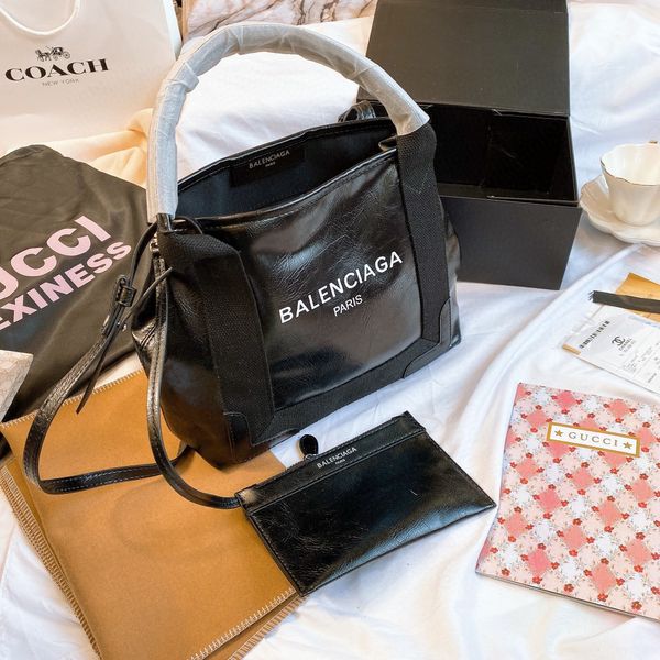2020 new fashion shoulder bags chain men's and women's classic handbags pu crossbody bags 2 piece set 022
2020 new fashion shoulder bags chain men's and women's classic handbags pu crossbody bags 2 piece set 022