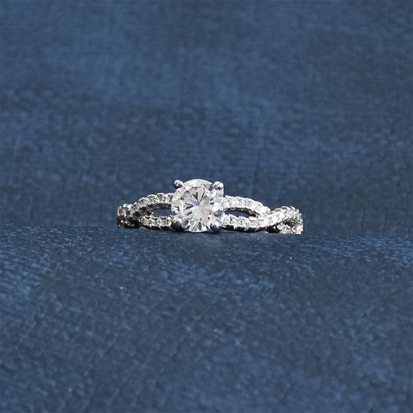elegant female ring wedding anel rings for women vintage jewelry brilliant cubic zirconia bijoux white gold color zr017, Slivery;golden
elegant female ring wedding anel rings for women vintage jewelry brilliant cubic zirconia bijoux white gold color zr017, Slivery;golden