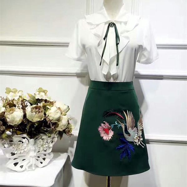 женщины изящные лето twinsets оборками луки белая блузка топы + ретро цветы птицы вышивки мини зеленый юбки костюмы ns678, White;black 
женщины изящные лето twinsets оборками луки белая блузка топы + ретро цветы птицы вышивки мини зеленый юбки костюмы ns678, White;black