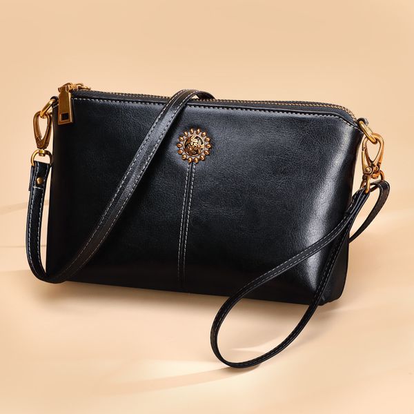 2020 bag female new fashion wild leather simple female bag messenger korean version shoulder metal buckle small
2020 bag female new fashion wild leather simple female bag messenger korean version shoulder metal buckle small