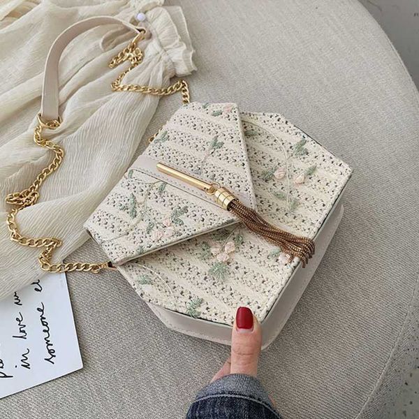 embroidery hexagonal women's messenger bags fashion lace tassel chain lady crossbody bag rattan straw summer beach shoulder bags
embroidery hexagonal women's messenger bags fashion lace tassel chain lady crossbody bag rattan straw summer beach shoulder bags