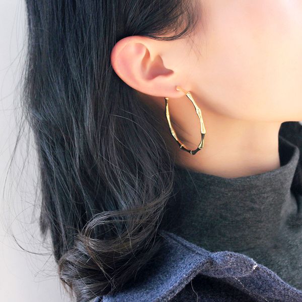 1pair simple fashion c shape circle hoop earrings women girl chic personality gold silver color bamboo party jewelry gift e237, Golden;silver
1pair simple fashion c shape circle hoop earrings women girl chic personality gold silver color bamboo party jewelry gift e237, Golden;silver