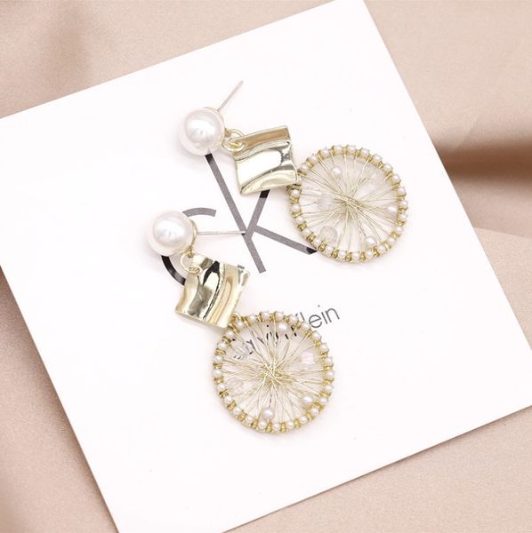 2020 new fashion women's personalized pearl ears surround the line circle korean version of the temperament simple fashion party gi, Golden;silver
2020 new fashion women's personalized pearl ears surround the line circle korean version of the temperament simple fashion party gi, Golden;silver