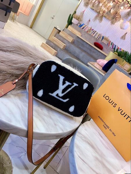 2020 designers luxury handbags women shoulder bag with a clutch wallet 40156 pu leather shopping tote 010
2020 designers luxury handbags women shoulder bag with a clutch wallet 40156 pu leather shopping tote 010