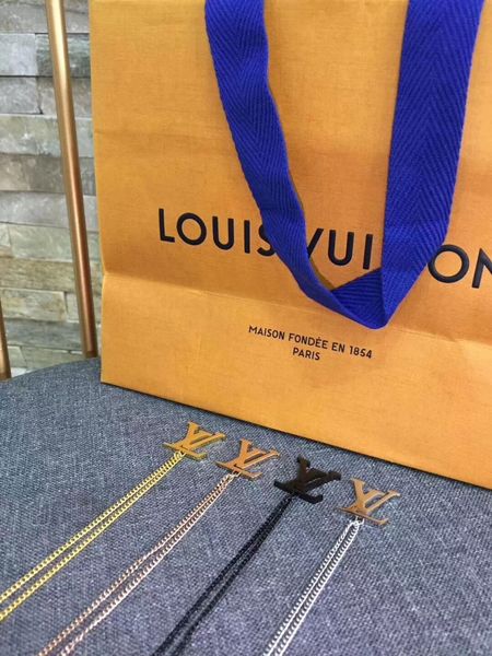 Men women brand de igner l v pendant necklace luxury 18k gold plated necklace loui vuitto chain necklace jewelry couple gift
Men women brand de igner l v pendant necklace luxury 18k gold plated necklace loui vuitto chain necklace jewelry couple gift