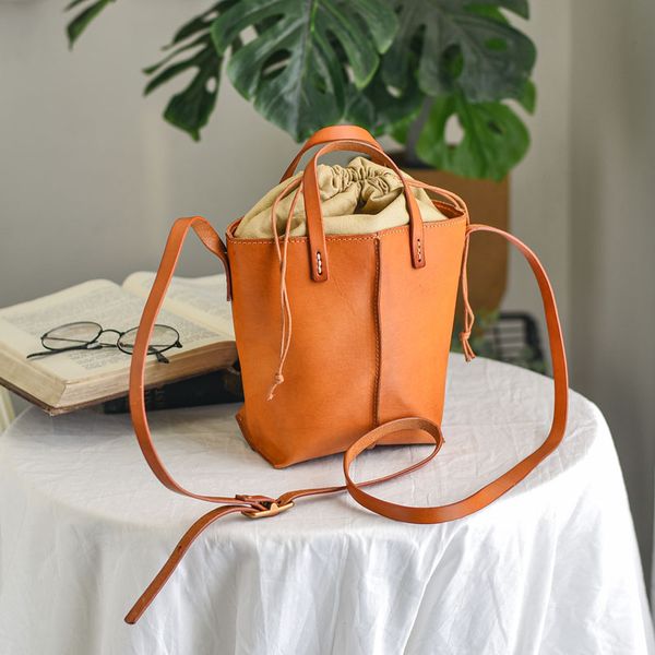 leather drawstring bucket bag calf leather shoulder bag vegetable tanned literary retro messenger
leather drawstring bucket bag calf leather shoulder bag vegetable tanned literary retro messenger