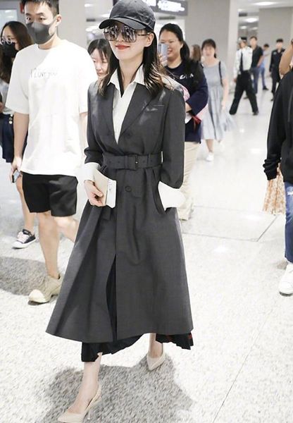2020 new summer women's retro fashion temperament lace up trench coat women long jacket, Tan;black
2020 new summer women's retro fashion temperament lace up trench coat women long jacket, Tan;black