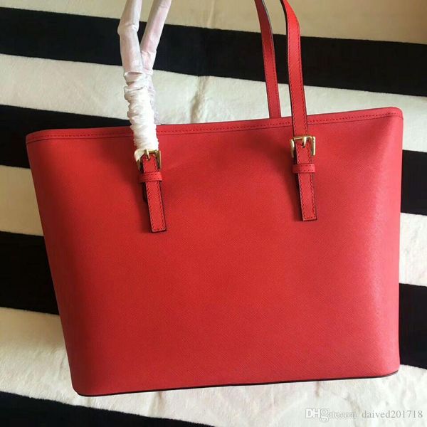 european classic luxury style, women's handbag, handbag, solid leather zipper closure, milan model show, perfect packaging
european classic luxury style, women's handbag, handbag, solid leather zipper closure, milan model show, perfect packaging