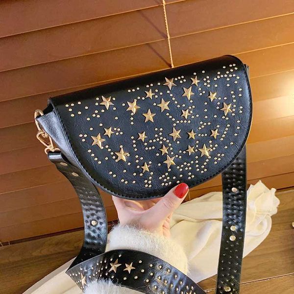 оригинальный дизайн мода ретро stud saddle bag мода широкий плеча ремень сумки на ремне ширина 26cm высота 14cm толщина 10cm
оригинальный дизайн мода ретро stud saddle bag мода широкий плеча ремень сумки на ремне ширина 26cm высота 14cm толщина 10cm