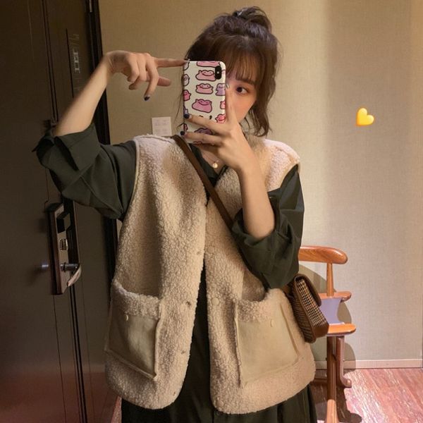 vest woman, Black;white
vest woman, Black;white